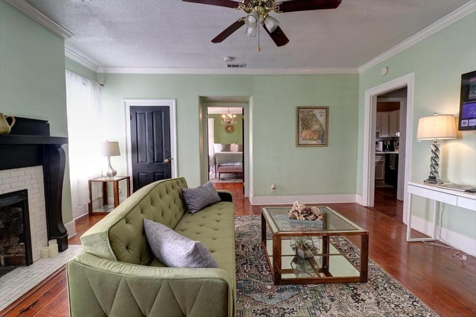 121 W Jones Suite Loft 4f Apartment in Savannah