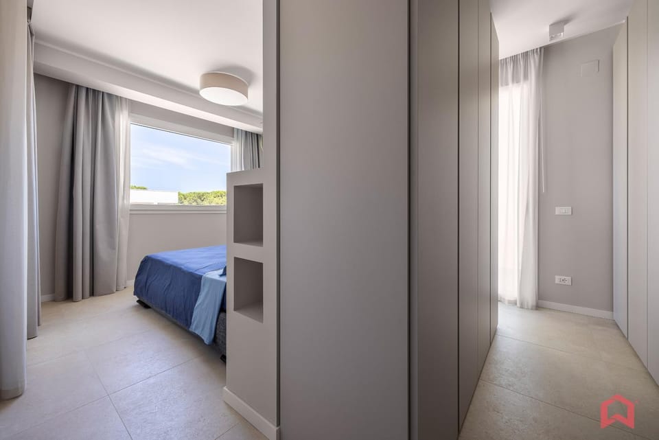 Photo of the whole room, wardrobe