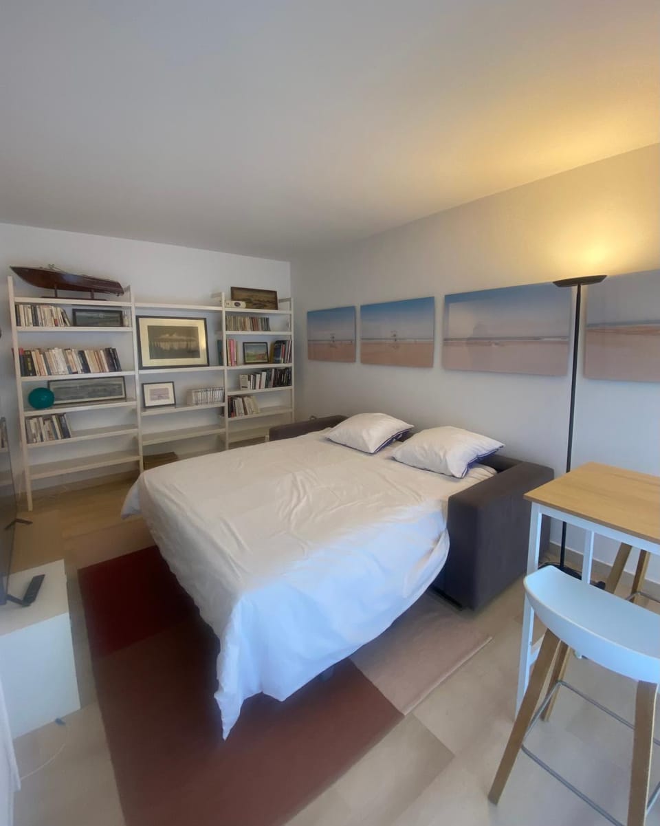 Living room, Photo of the whole room