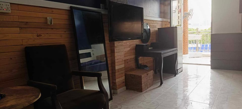 Little Susie Family Room with Balcony Bed and Breakfast in Phnom Penh Province