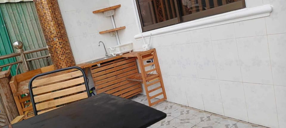 Little Susie Family Room with Balcony Bed and Breakfast in Phnom Penh Province