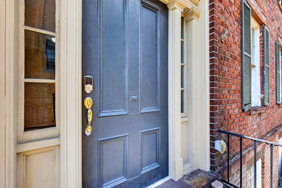 23 E York Street Unit 2 Apartment in Savannah