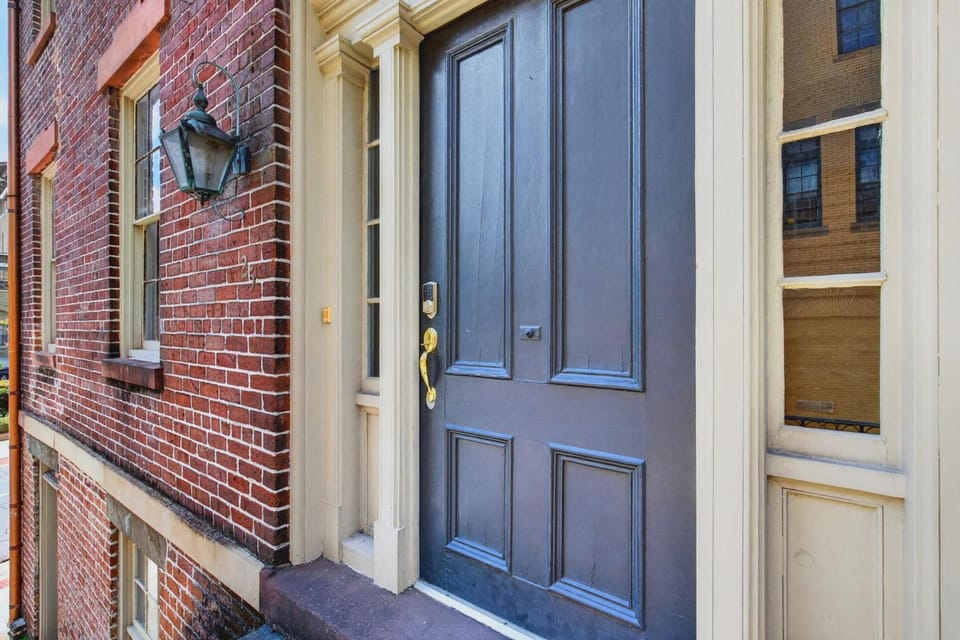 23 E York Street Unit 2 Apartment in Savannah