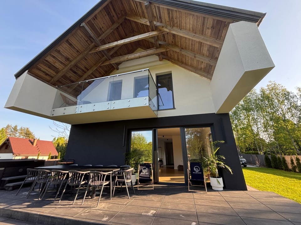 Enklawa Winiec - nowoczesny dom nad jeziorem, 6 sypialni, jacuzzi Villa in Poland