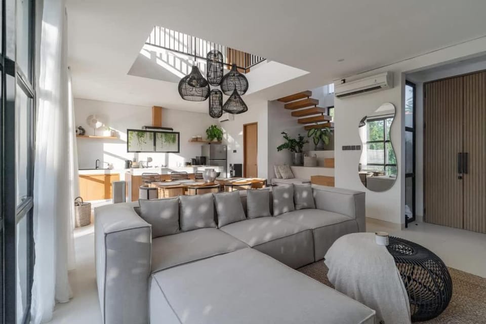 Modern New Villa Bordering Canggu, Ricefield View Villa in North Kuta