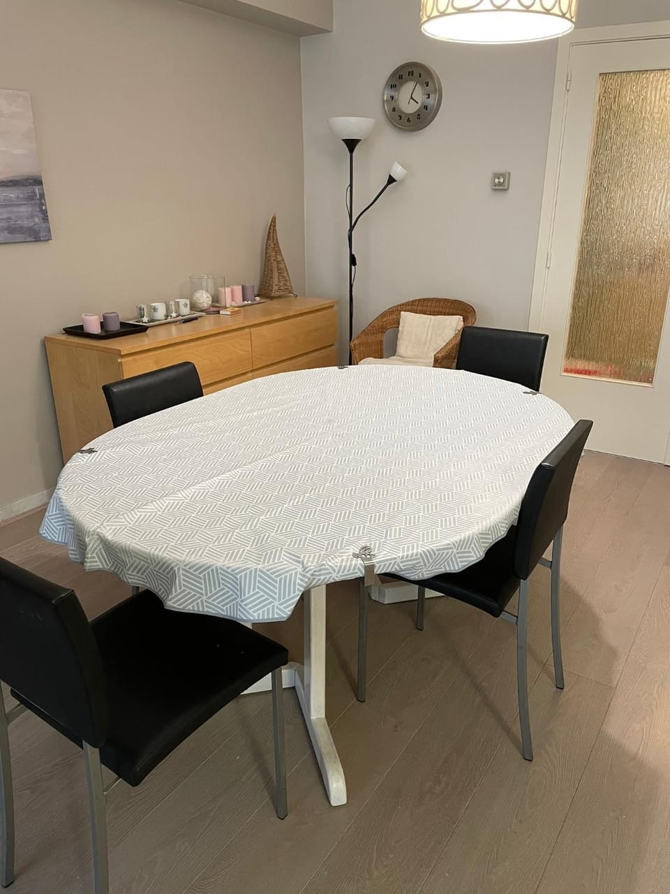 Seating area, Dining area