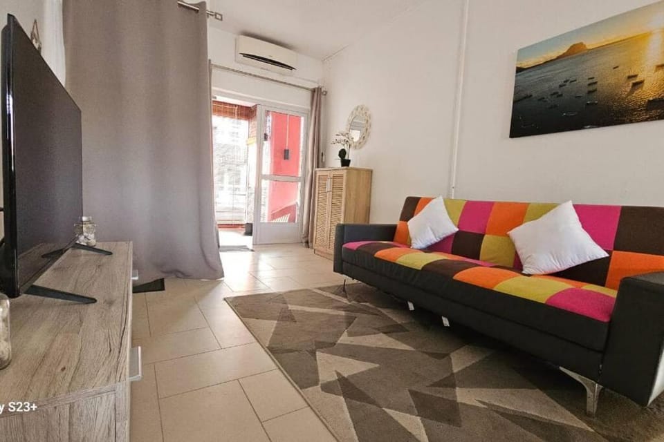 TV and multimedia, Living room, Seating area, air conditioner