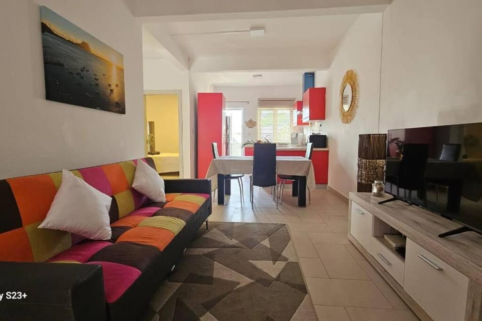 TV and multimedia, Living room, Seating area, Evening entertainment