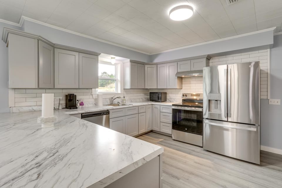 Hike, Fish and Boat Secluded Mountain View Home House in Mountain View