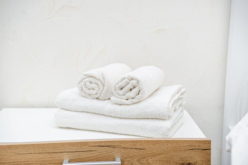 Bedroom, towels