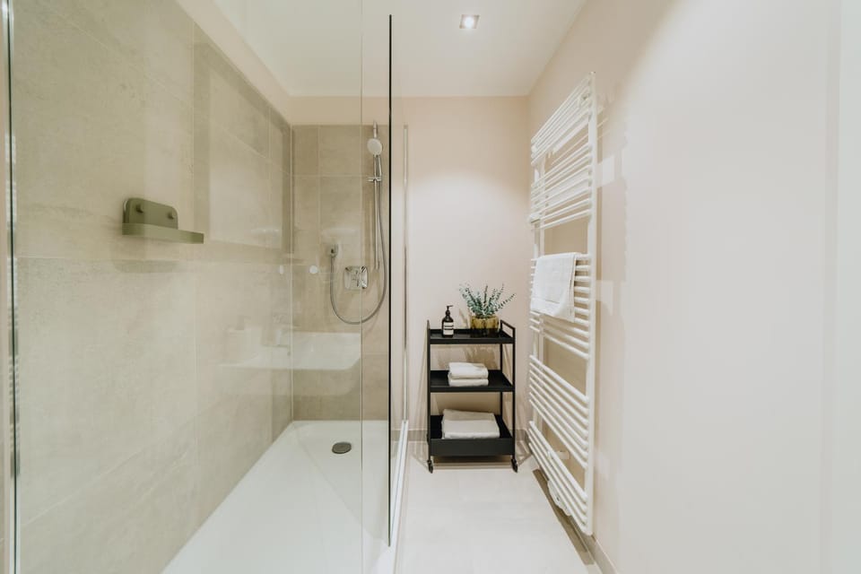 Shower, Bathroom, towels