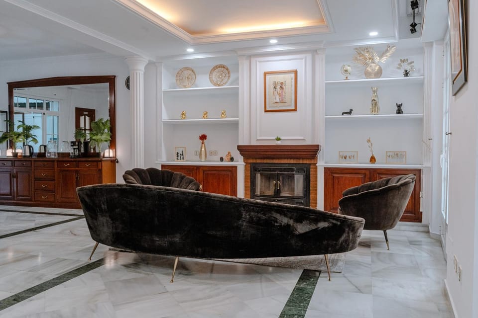 Communal lounge/ TV room, Living room, Seating area, Dining area