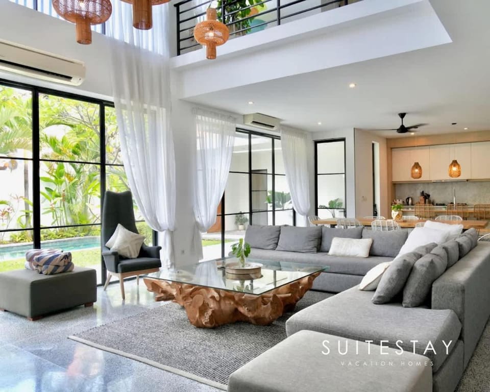 Stylish 4Bed Luxury Villa with Private Pool Access Villa in North Kuta