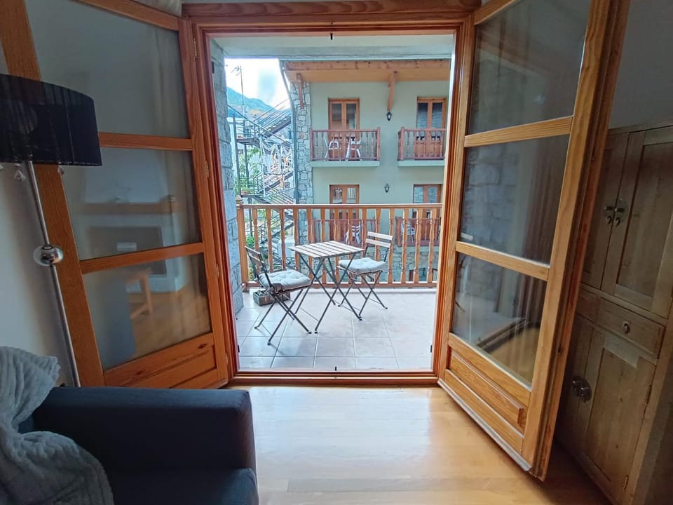 Day, View (from property/room), Balcony/Terrace, Living room