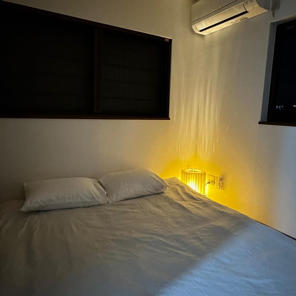 Bed, Photo of the whole room, Bedroom, air conditioner
