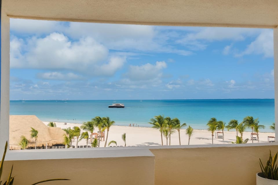 Oceanfront Paradise in Cancun Hotel Zone Apartment in Cancun