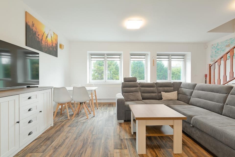 Communal lounge/ TV room, Living room, Seating area