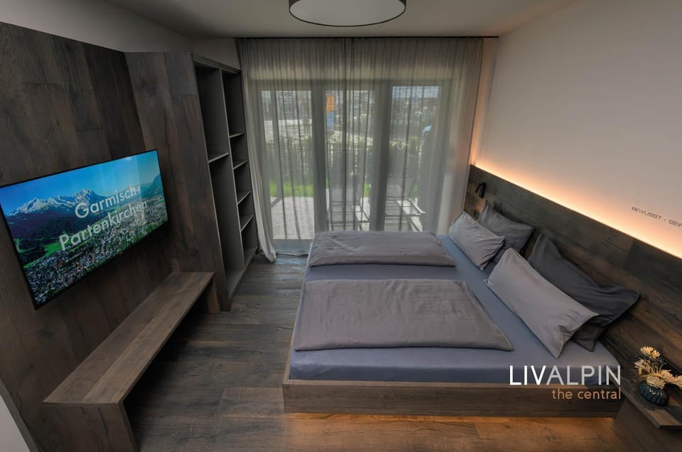 Bed, Bedroom, Garden view, soundproof