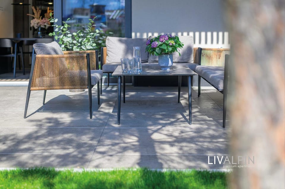 Patio, Day, Garden, Dining area