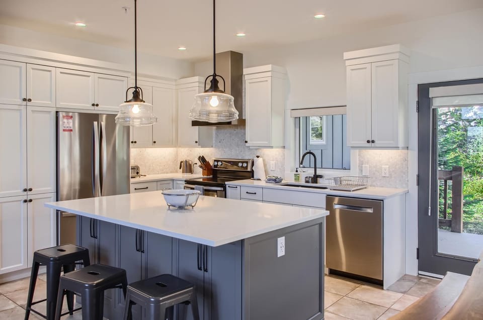 Moonshine Crescent 365 by Okanagan Premier Apartment in British Columbia