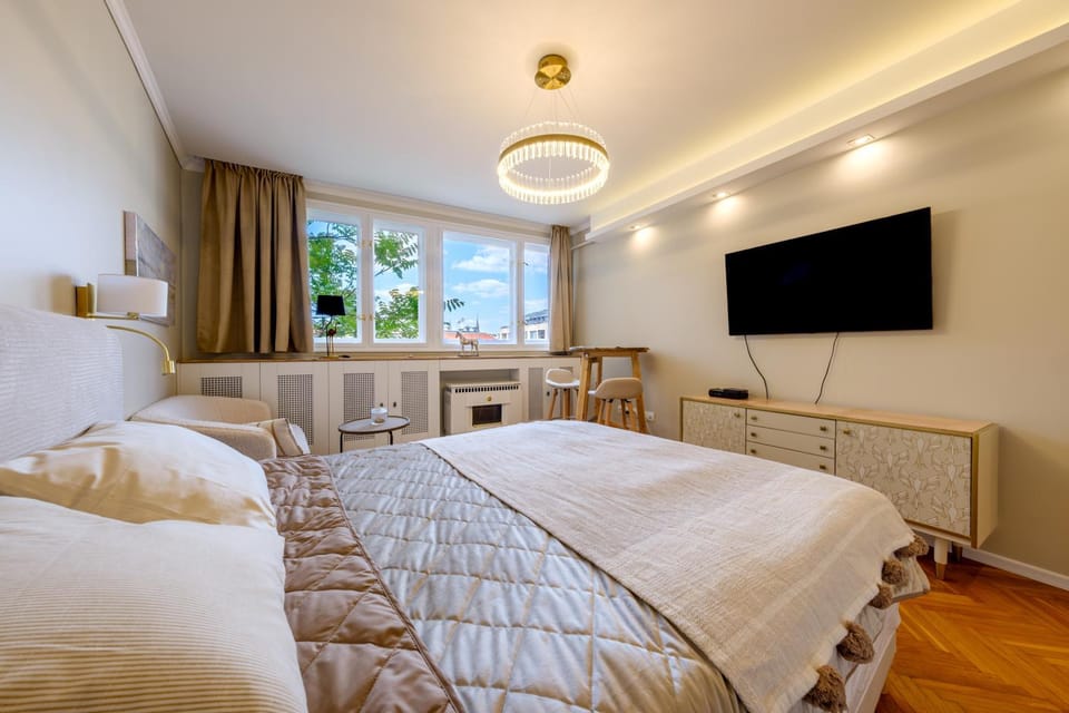 Bed, TV and multimedia