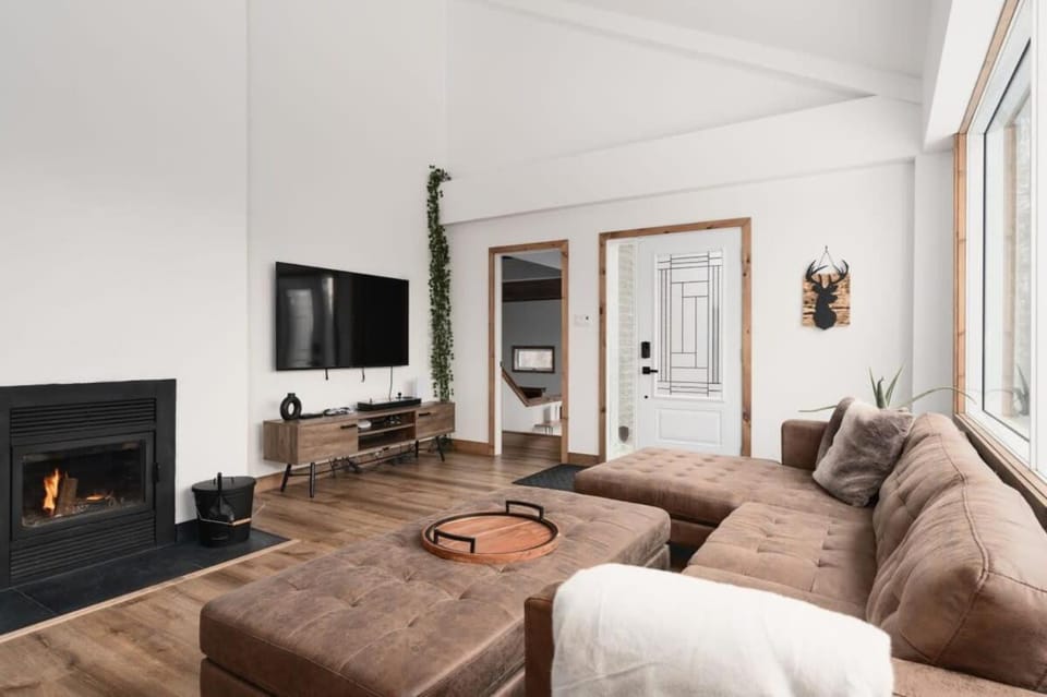 O Sommet -Game room-Spa-sauna-Lake Access Chalet in Quebec