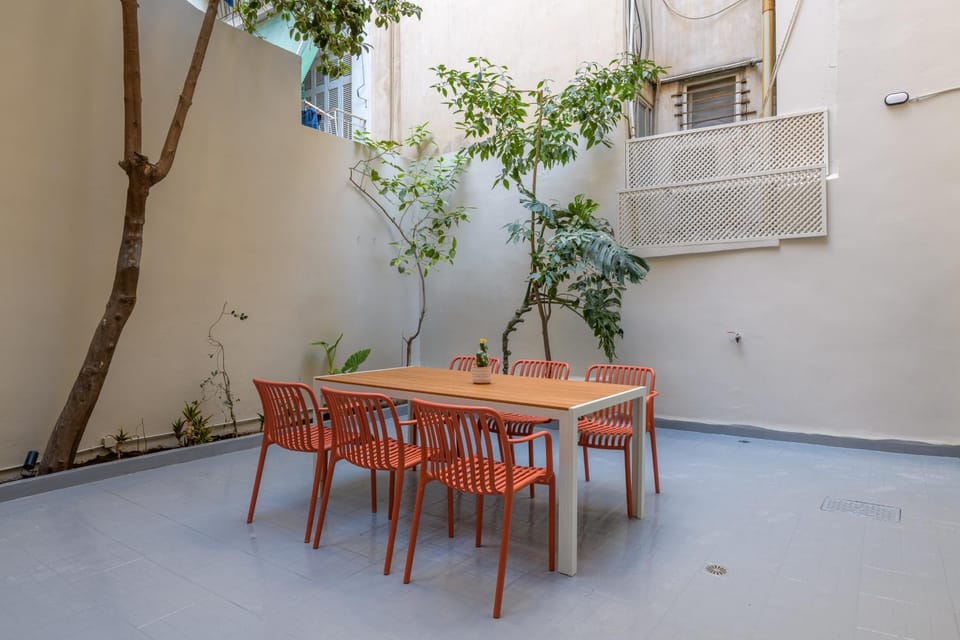 Koukaki Cielo Villa10 -Pvt Yard 3BR 8ppl -10min Metro Acropolis Villa in Kallithea