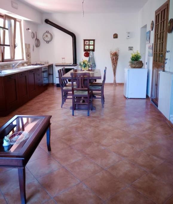 Kitchen or kitchenette, Seating area, Dining area