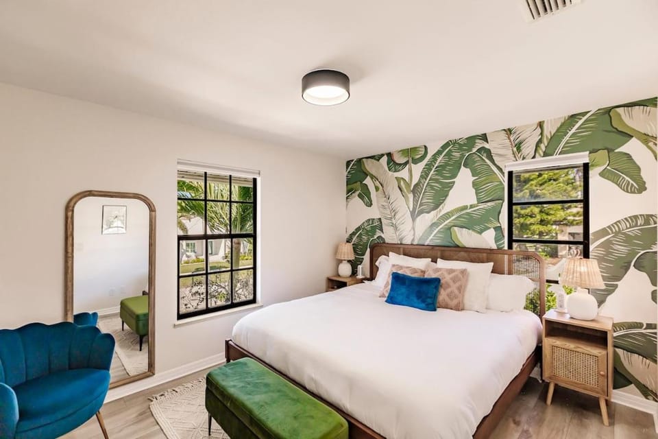 Casa Marco - Heated Pool, Game Room, Mini Golf Villa in Marco Island