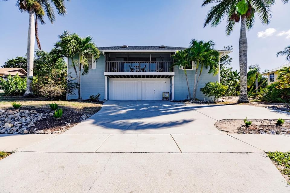 Casa Marco - Heated Pool, Game Room, Mini Golf Villa in Marco Island