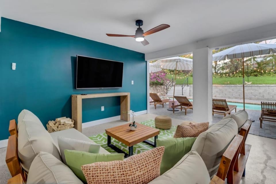 Casa Marco - Heated Pool, Game Room, Mini Golf Villa in Marco Island