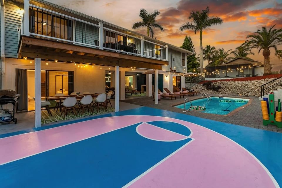 Casa Marco - Heated Pool, Game Room, Mini Golf Villa in Marco Island