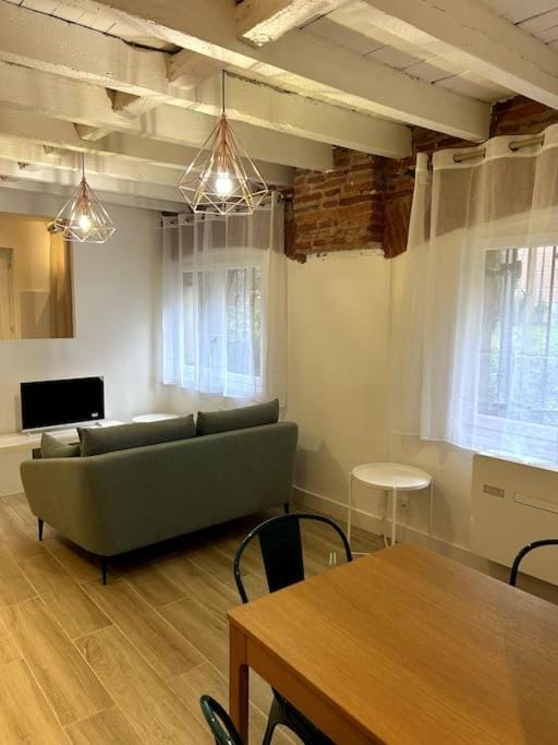 Garden, TV and multimedia, Living room, Dining area, air conditioner