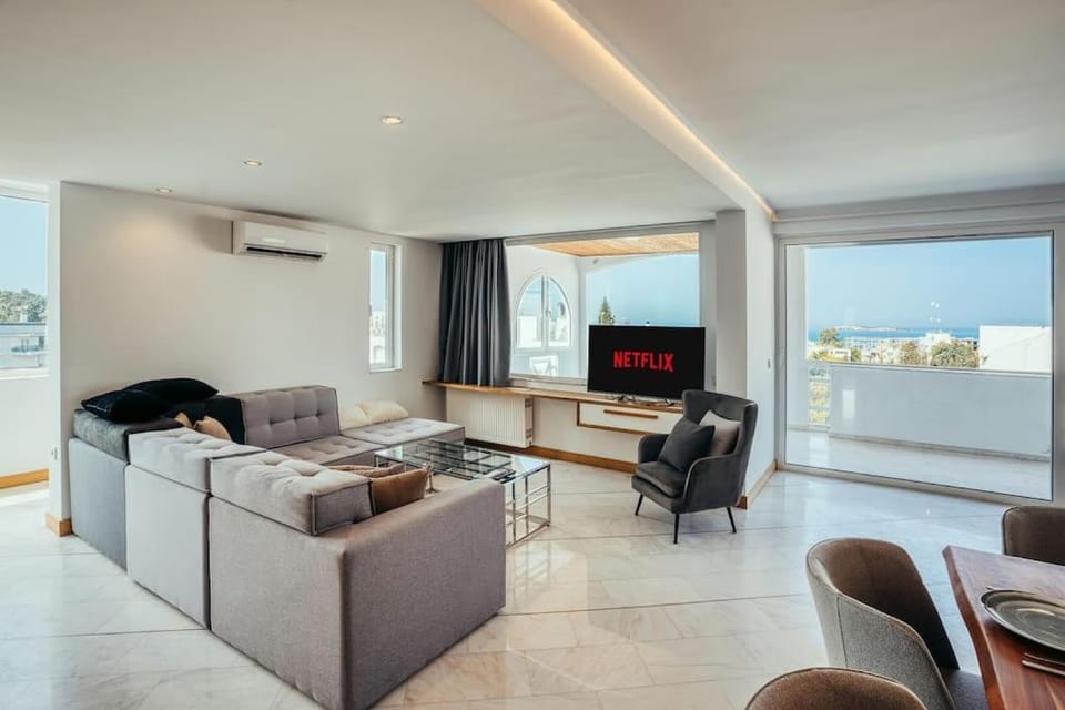 Communal lounge/ TV room, TV and multimedia, Living room, Seating area, Sea view, Sea view