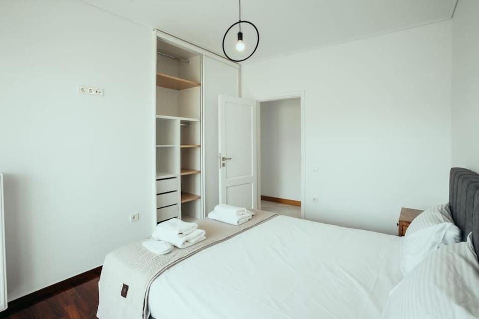 Grand Sea View Apartment 3' from Kavouri Beach Apartment in Vouliagmeni