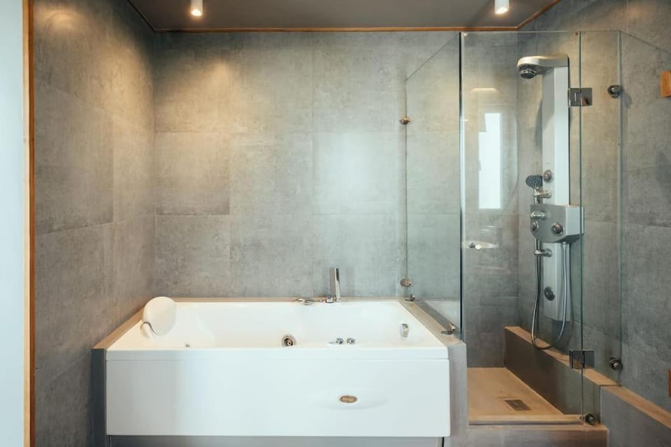 Shower, Bathroom, Bath, towels