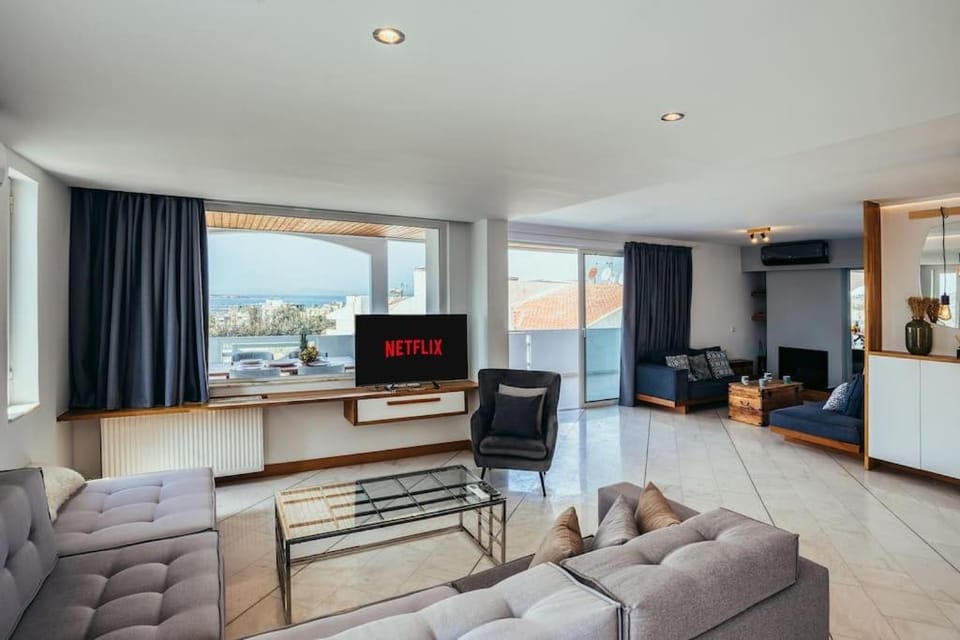Natural landscape, TV and multimedia, Living room, Seating area