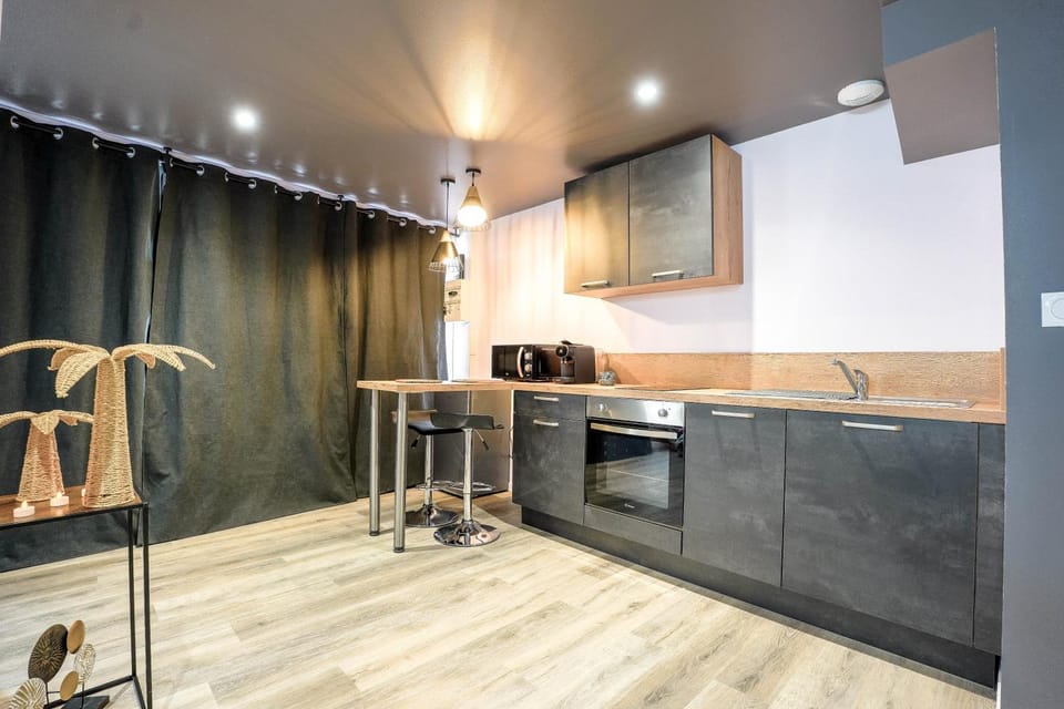 Suite de luxe Balnéo et Cinéma Le Saona Apartment in Auvergne-Rhône-Alpes