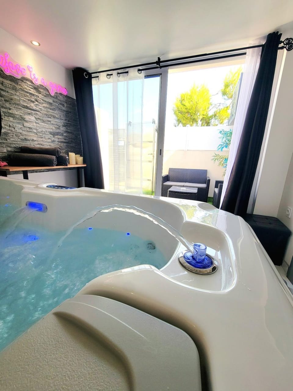 Studio élégant l'orchidée Jacuzzi en intérieur toute l'année Apartment in Montpellier
