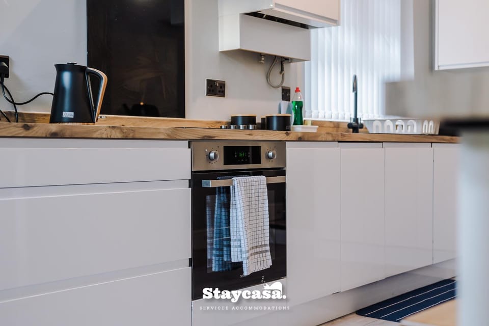 Monton Co-Living - Private Room Self-Cater Bed and Breakfast in Manchester