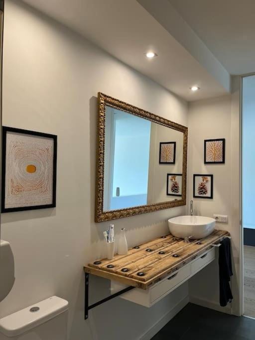 Bathroom, towels