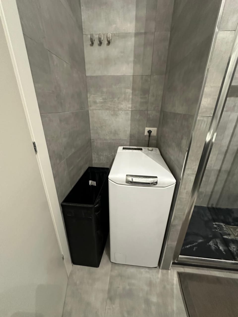 Bathroom, washing machine