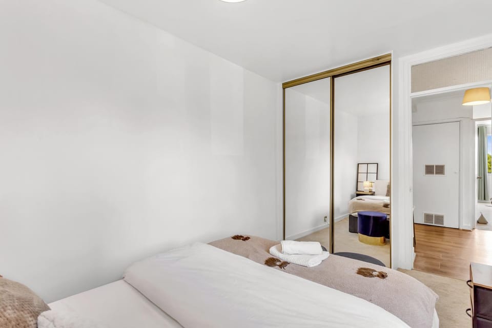 Bed, Bedroom, wardrobe