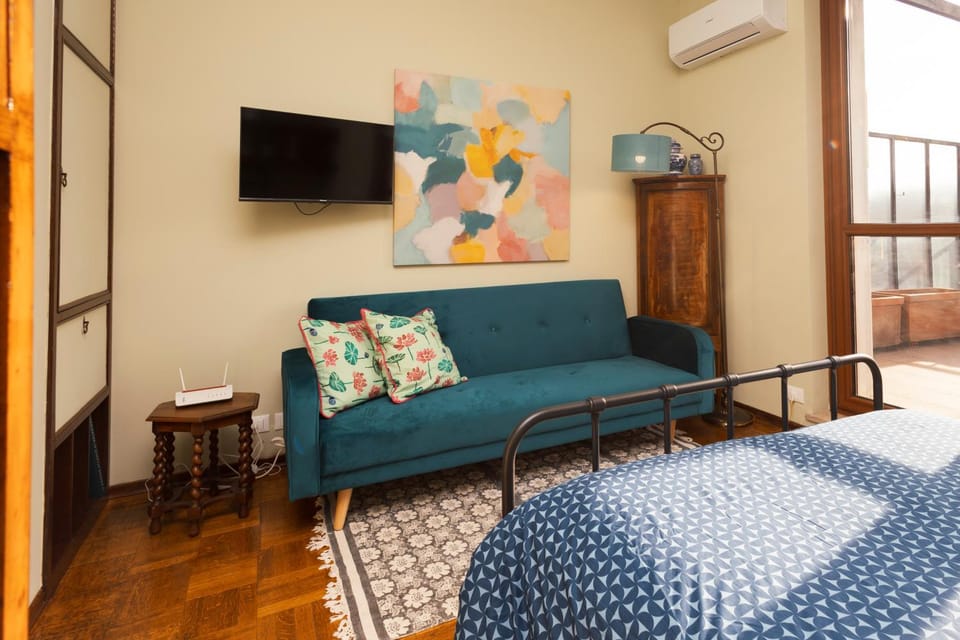 Communal lounge/ TV room, TV and multimedia, Living room, Photo of the whole room, Seating area, air conditioner