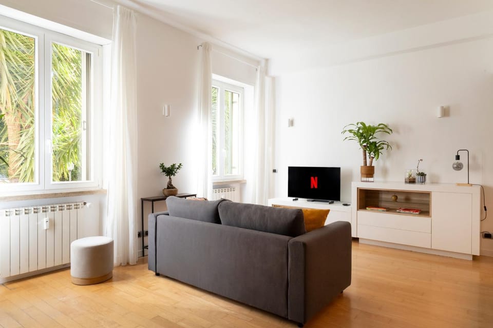 Communal lounge/ TV room, TV and multimedia, Living room, Evening entertainment, internet