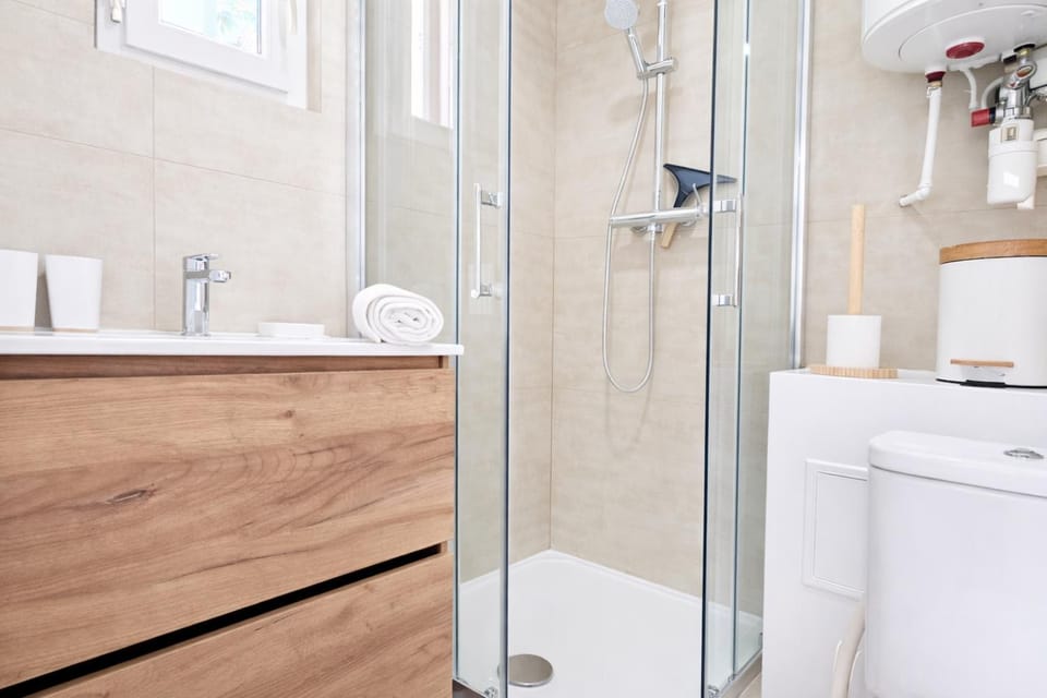 Shower, Bathroom, towels