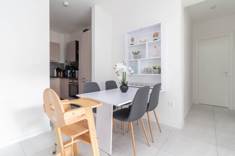 Seating area, Dining area