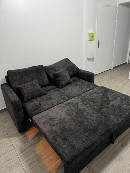 Bed, Living room