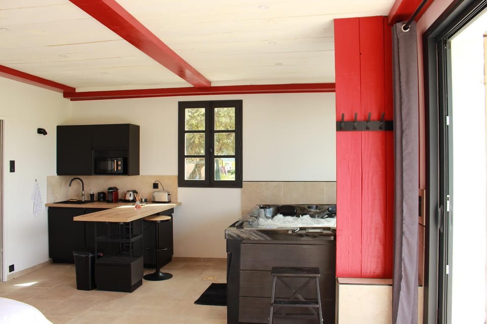 Ferme de restantier, love room Farm Stay in French Riviera