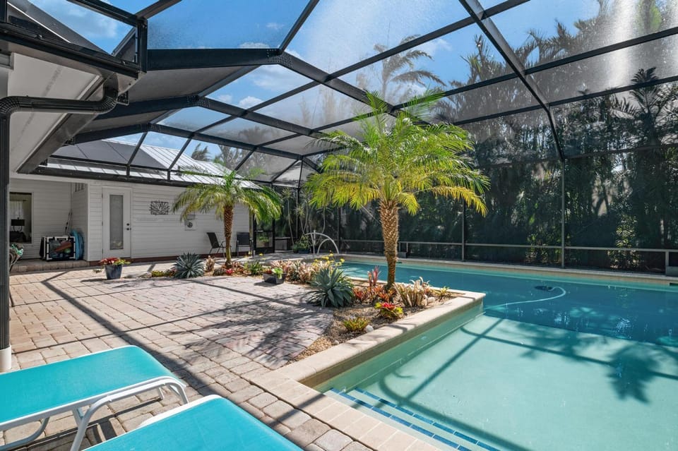 Agave Sun! Modern, tropical pool home just off Anna Maria Island! House in Bradenton